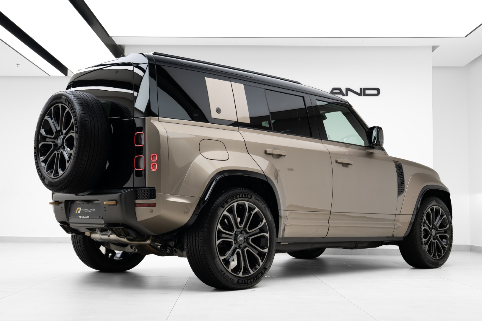 2025 LAND ROVER DEFENDER P635 OCTA | GCC 5 YEARS WARRANTY | 635 HP | HIGH SPEC